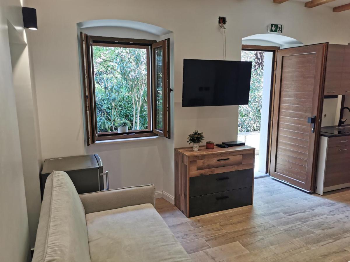 Apartmani Rosa I Linda Rijeka Eksteriør billede
